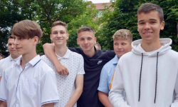 Uczniowie szkół średnich odebrali dzisiaj świadectwa