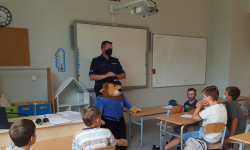 Kierownik posterunku policji w Miękini spotkał się z uczestnikami półkolonii