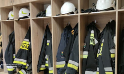 Zderzenie skutera z autem, potrącenie dzika, pożar sterty słomy [raport strażaków]