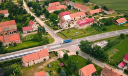 Skrzyżowanie w Osieku z sygnalizacją świetlną i oświetleniem