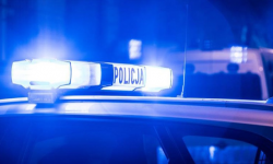 Jechała na "podwójnym gazie". Uderzyła w latarnie