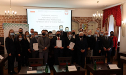 Podpisano umowę na budowę nowej szkoły na Winnej Górze