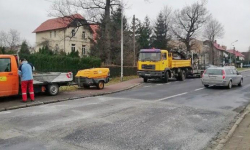 Wyniesione przejścia znikną i pojawią się wiosną? Miasto wzywa wykonawcę do demontażu