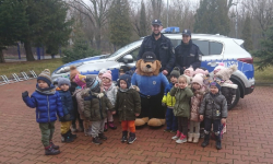 Miękińscy policjanci spotkali się z dziećmi by porozmawiać o bezpieczeństwie w czasie ferii