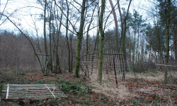 Zatrzymano 25-letniego złodzieja. Kradł elementy ogrodzenia z terenu nieczynnej fabryki