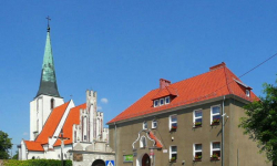 Remont dawnej szkoły w Lutyni