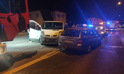 Zderzenie osobówki i busa na DK94 na wysokości Wróblowic