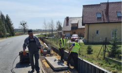 W Miękini trwa budowa  chodnika i przejść dla pieszych