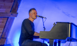 Krzysztof Antkowiak wystąpił w lutyńskiej Kulturalnej Stodole [Zdjęcia]