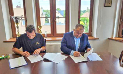 Skatepark i doposażenie placów zabaw. Gmina Miękinia podpisała umowę z wykonawcą