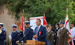 Obchody Święta Wojska Polskiego w Udaninie. Msza święta, uroczystości, występy wokalne [Zdjęcia]