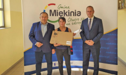 Przekazanie sprzętu komputerowego mieszkańcom gminy Miękinia