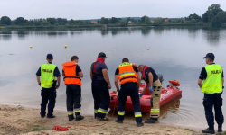 Policjanci monitorują sytuację na Odrze