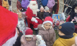 Rynek w Kostomłotach stał się miejscem jarmarku mikołajkowego