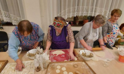 Ulepiły pierogi dla potrzebujących. Trafią na wigilię organizowaną przez GOPS [Zdjęcia]