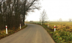 Oznakowano niebezpieczny odcinek drogi gminnej w Chomiąży