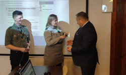 Srebrną Honorową Odznakę Ruchu Przyjaciół Harcerstwa otrzymał burmistrz Jan Marian Grzegorczyn