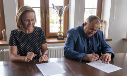 Bezpłatne szczepienia przeciwko meningokokom. Gmina Miękinia podpisała umowę