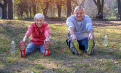 Gminny Dzień Seniora w Osieku. Konkurs na najciekawsze nakrycie głowy