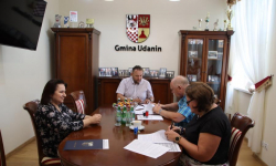 Podpisanie umowy na przebudowę świetlicy wiejskiej w Jarosławiu