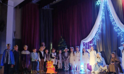 Wzruszające przedstawienie przedszkolaków w Gminnym Ośrodku Kultury w Kostomłotach