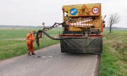 Powiat Średzki rozpoczął prace przy cząstkowej naprawie dróg