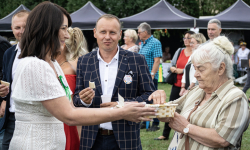 Tradycyjne obchody, przepiękne wieńce i dorodne stoiska. Święto Plonów w Ciechowie [Zdjęcia]