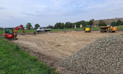 Ruszyły prace przy budowie boiska w miejscowości Kadłub. To początek większej inwestycji