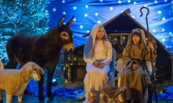 Jasełka w wykonaniu uczniów szkoły podstawowej w Kostomłotach