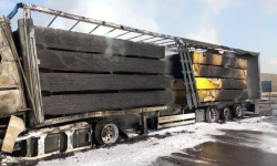 Pożar samochodów ciężarowych na autostradzie A4