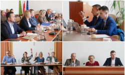 Sesja Rady Powiatu. Podjęto trzy uchwały, rozmawiano o działaniach Powiatowego Urzędu Pracy