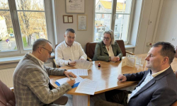 Nowe inwestycje rowerowe w powiecie – podpisano dwie umowy