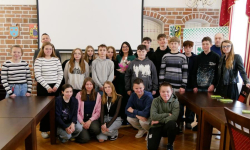 Młodzi obywatele na tropie samorządu – nietypowa lekcja uczniów z SP Rakoszyce