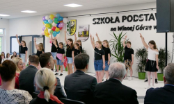 Pierwszy rok za nami – Szkoła Podstawowa nr 1 w Środzie Śląskiej  świętuje rocznicę