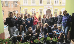 320 powodów do uśmiechu – rynek w Środzie Śląskiej rozkwita dzięki wspólnej akcji!