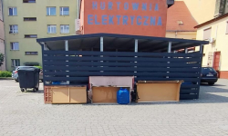 Nie zostawiaj odpadów przy śmietnikach – to wykroczenie! Grozi Ci mandat do 500 zł!