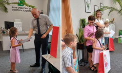 Dzieci zmieniły bank w dzieło sztuki. Podsumowanie konkursu plastycznego „Zmaluj Bank”