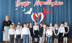 Uroczysty apel z okazji Narodowego Święta Niepodległości w Zespole Szkolno-Przedszkolnym w Udaninie