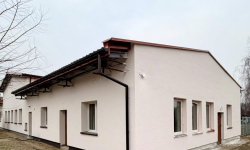 Ponad 2 mln zł na termomodernizację świetlic. Inwestycje w gminie Kostomłoty nabierają tempa