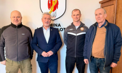 Wójt Gminy Kostomłoty podpisał umowy dotacyjne dla klubów sportowych