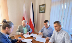 Umowa na projekt budowy ul. Klonowej i Długiej w Kostomłotach podpisana