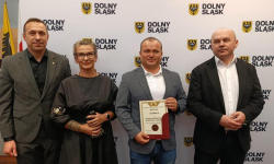 Nowe oświetlenie na boisku OSiR w Środzie Śląskiej
