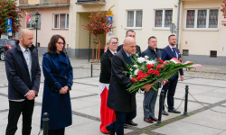 Hołd bohaterom II wojny światowej na średzkim rynku