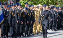 Powiatowy Dzień Strażaka na średzkim rynku. Były awanse, odznaczenia i wsparcie dla jednostek