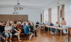 Mieszkańcy rozmawiają o przyszłości Kostomłotów