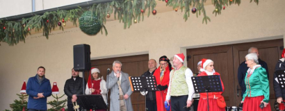 Kostomłocki Jarmark Mikołajkowy przyciągnął mieszkańców. Świąteczna atmosfera na rynku